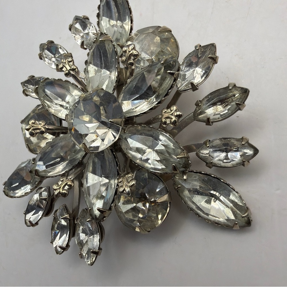 Estate Brooch Prong Set Clear Marquise Rhinestones Fleur De Lis 2” Vintage